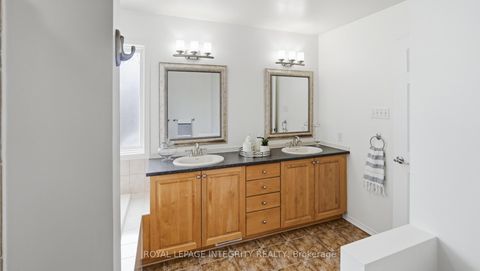 Photo 26 at 20 FARMFIELD Crescent, Emerald Meadows/Trailwest, Kanata