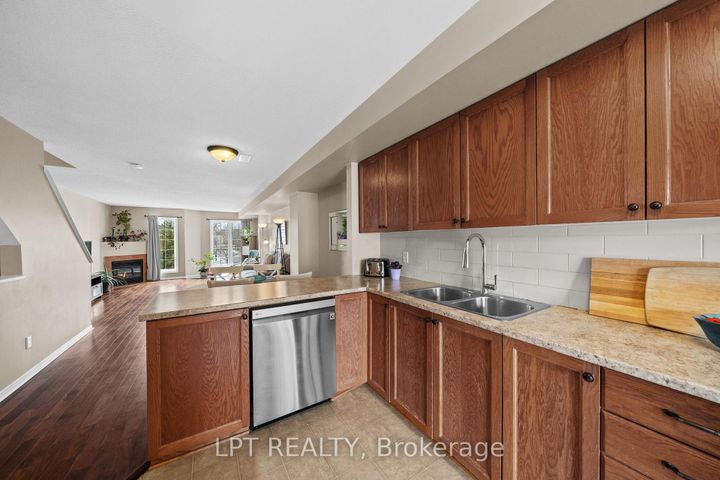 Photo 7 at 902 Longfields Drive, Nepean (Longfields), Ottawa