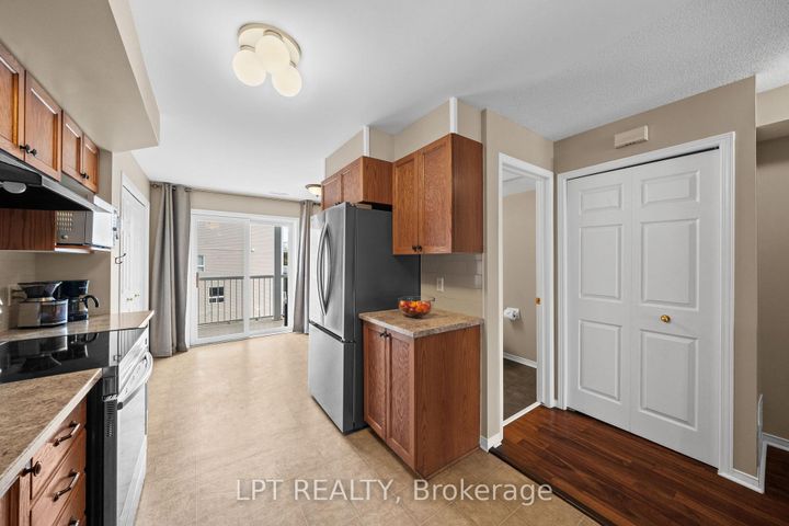 Photo 8 at 902 Longfields Drive, Nepean (Longfields), Ottawa