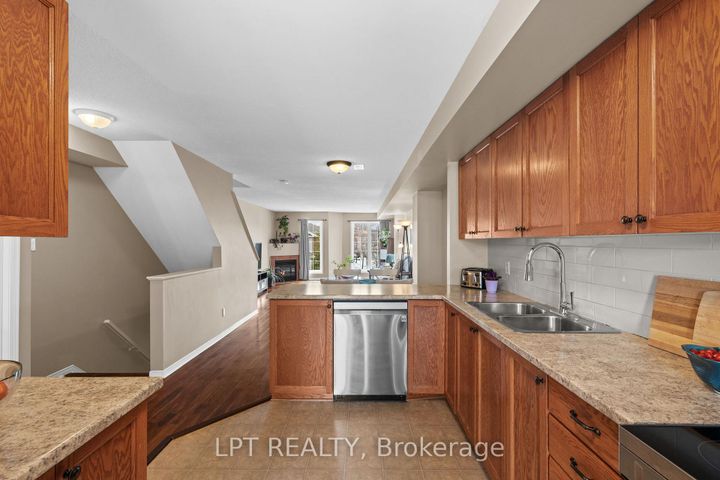 Photo 12 at 902 Longfields Drive, Nepean (Longfields), Ottawa