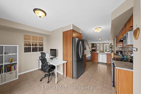 Photo 13 at 902 Longfields Drive, Nepean (Longfields), Ottawa