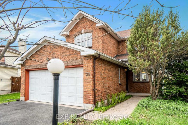 Photo 2 at 29 Woodford Way, Nepean (Longfields), Ottawa