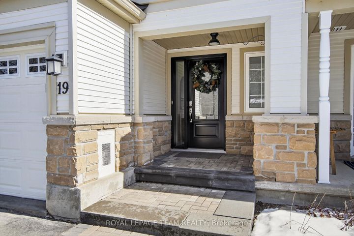 Photo 1 at 19 Goldthorpe Private, Nepean (Stonebridge), Ottawa