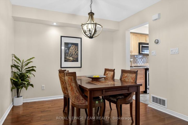 Photo 4 at 19 Goldthorpe Private, Nepean (Stonebridge), Ottawa