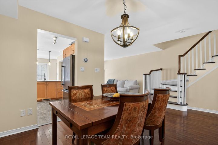 Photo 5 at 19 Goldthorpe Private, Nepean (Stonebridge), Ottawa