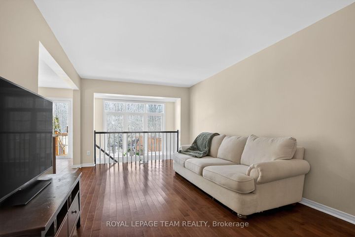 Photo 7 at 19 Goldthorpe Private, Nepean (Stonebridge), Ottawa