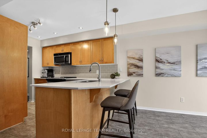 Photo 10 at 19 Goldthorpe Private, Nepean (Stonebridge), Ottawa
