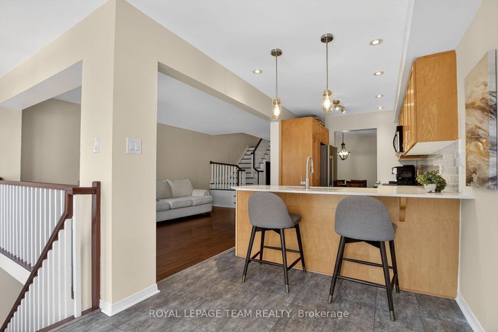 Photo 11 at 19 Goldthorpe Private, Nepean (Stonebridge), Ottawa