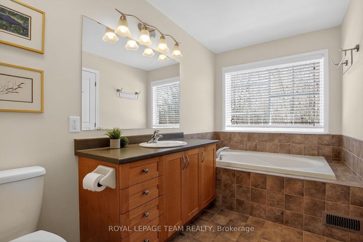 Photo 22 at 19 Goldthorpe Private, Nepean (Stonebridge), Ottawa