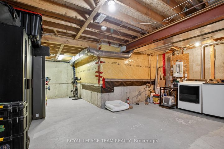 Photo 32 at 19 Goldthorpe Private, Nepean (Stonebridge), Ottawa