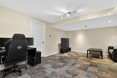 Photo 29 at 19 Goldthorpe Private, Nepean (Stonebridge), Ottawa