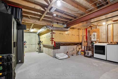 Photo 32 at 19 Goldthorpe Private, Nepean (Stonebridge), Ottawa