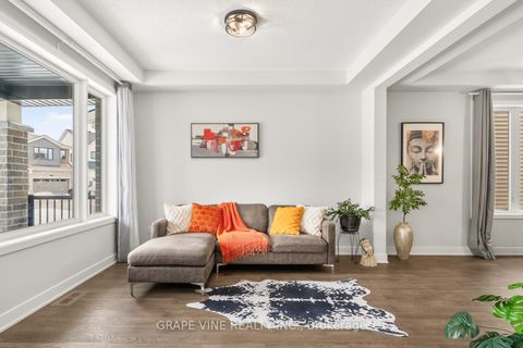 Photo 5 at 845 Pearly Everlasting Crescent, Goulbourn Twp From Franktown Rd/South To Rideau, Stittsville