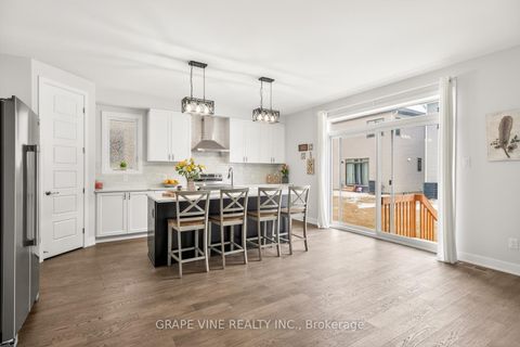 Photo 13 at 845 Pearly Everlasting Crescent, Goulbourn Twp From Franktown Rd/South To Rideau, Stittsville