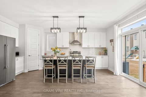 Photo 15 at 845 Pearly Everlasting Crescent, Goulbourn Twp From Franktown Rd/South To Rideau, Stittsville