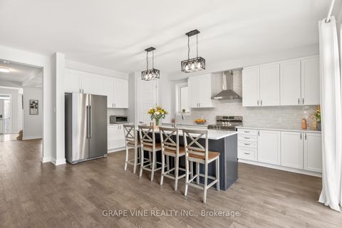 Photo 17 at 845 Pearly Everlasting Crescent, Goulbourn Twp From Franktown Rd/South To Rideau, Stittsville