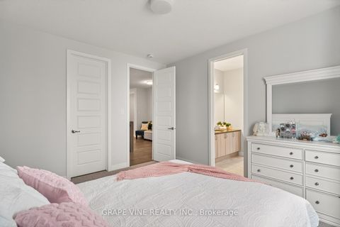 Photo 31 at 845 Pearly Everlasting Crescent, Goulbourn Twp From Franktown Rd/South To Rideau, Stittsville