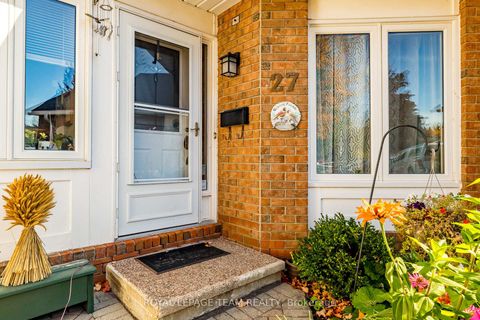 Photo 3 at 27 Pine Needles Court, Stittsville (Central), Stittsville