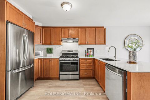 Photo 8 at 333 Rouncey Road, Emerald Meadows/Trailwest, Kanata