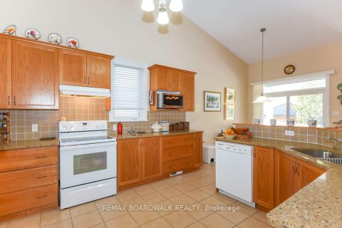 Photo 13 at 1861 Mickelberry Crescent, Notting Hill/Summerside, Orleans
