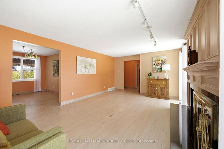 Photo 3 at 59 Ashgrove Crescent, Nepean (Briargreen), Ottawa