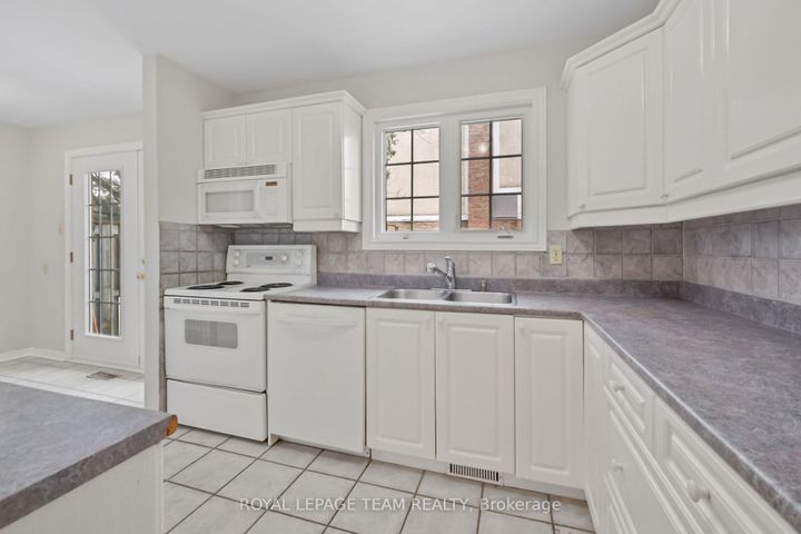 Photo 9 at 87 - 386 Kintyre Private, Nepean (Carleton Square), Ottawa