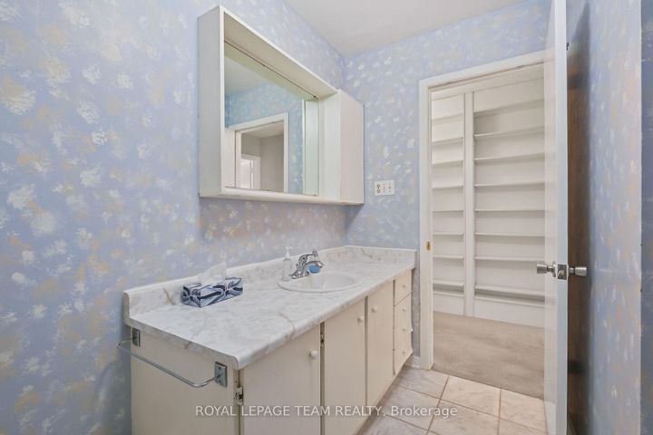 Photo 17 at 87 - 386 Kintyre Private, Nepean (Carleton Square), Ottawa