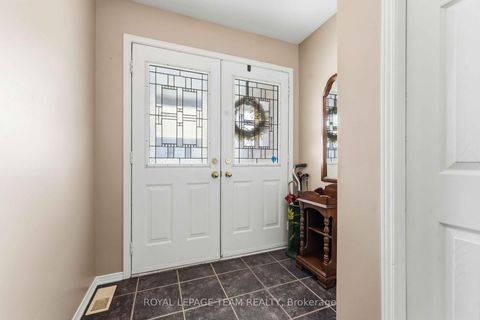 Photo 1 at 45 Burnstead Crescent, Emerald Meadows/Trailwest, Kanata