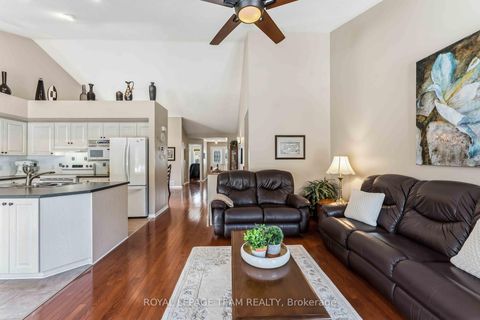 Photo 13 at 45 Burnstead Crescent, Emerald Meadows/Trailwest, Kanata