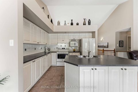 Photo 16 at 45 Burnstead Crescent, Emerald Meadows/Trailwest, Kanata