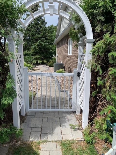 Photo 45 at 45 Burnstead Crescent, Emerald Meadows/Trailwest, Kanata