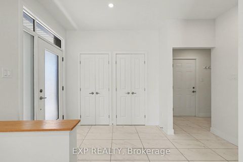 Photo 3 at 40 Baldcypress Way, Emerald Meadows/Trailwest, Kanata