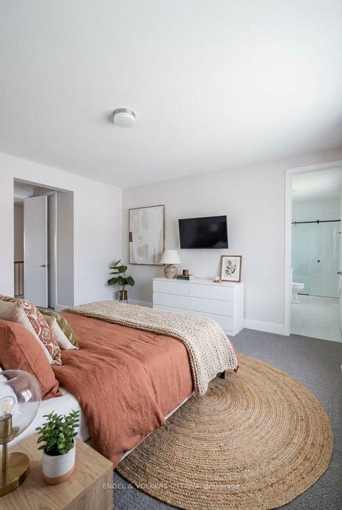 Photo 13 at 660 Terrier Circle S, Goulbourn Twp From Franktown Rd/South To Rideau, Stittsville