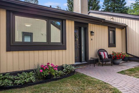 Photo 3 at 16 Pebble Beach Court, Stittsville (Central), Stittsville