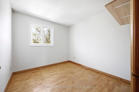 Photo 14 at 609 Wilkie Drive, Fallingbrook/Pineridge, Orleans