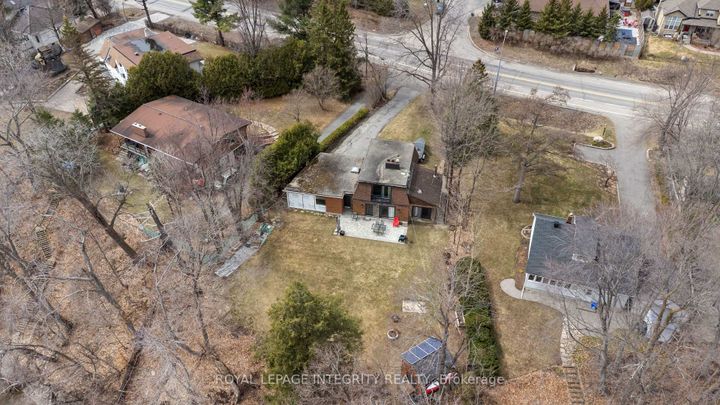 Photo 9 at 2061 Prince Of Wales Drive, Nepean (Rideau Heights/Rideau River), Ottawa
