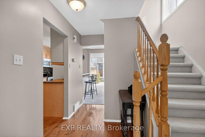 Photo 4 at 43 Hummingbird Crescent, Nepean (Cedargrove/Fraserdale), Ottawa