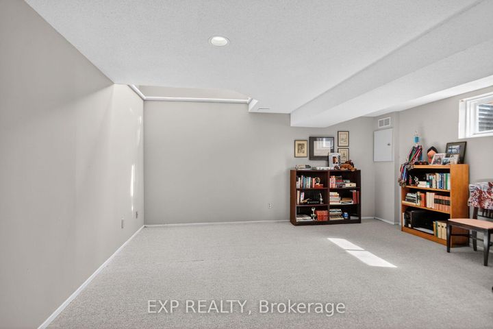 Photo 33 at 43 Hummingbird Crescent, Nepean (Cedargrove/Fraserdale), Ottawa