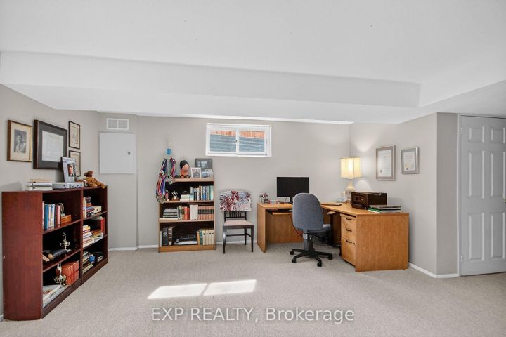 Photo 34 at 43 Hummingbird Crescent, Nepean (Cedargrove/Fraserdale), Ottawa