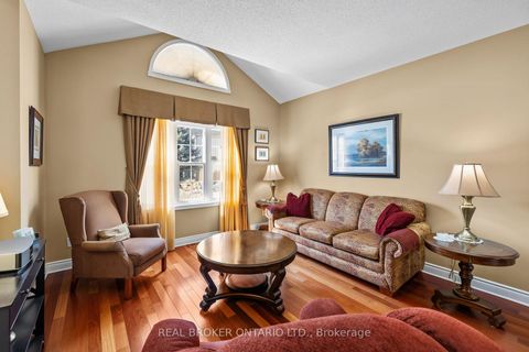 Photo 4 at 204 Hillpark High Street, Mer Bleue/Bradley Estates/Anderson Park, Orleans