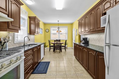 Photo 7 at 204 Hillpark High Street, Mer Bleue/Bradley Estates/Anderson Park, Orleans