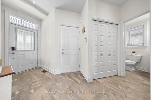 Photo 3 at 330 Bobolink Ridge, Emerald Meadows/Trailwest, Kanata