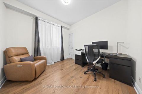 Photo 5 at 330 Bobolink Ridge, Emerald Meadows/Trailwest, Kanata