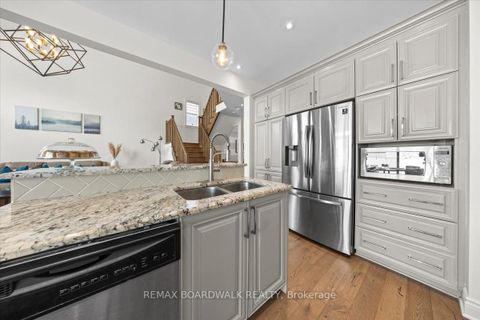Photo 18 at 330 Bobolink Ridge, Emerald Meadows/Trailwest, Kanata
