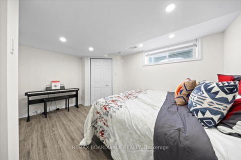 Photo 39 at 330 Bobolink Ridge, Emerald Meadows/Trailwest, Kanata