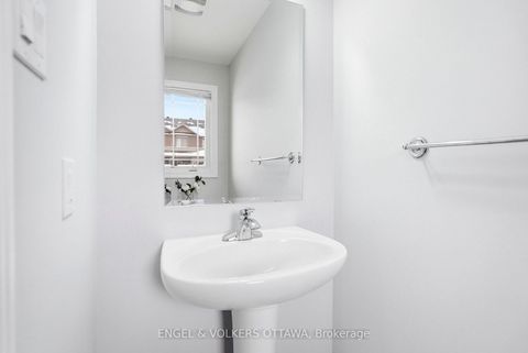 Photo 2 at 476 Barrick Hill Road, Emerald Meadows/Trailwest, Kanata