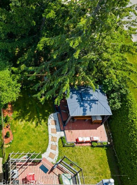 Photo 2 at 1 Kathleen Crescent, Stittsville (Central), Stittsville