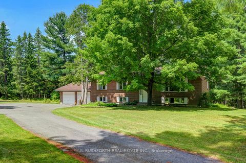 Photo 1 at 136 Grey Stone Drive, Huntley Ward (South West), Carp