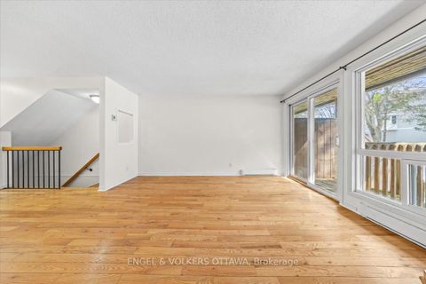 Photo 10 at A - 6748 Jeanne D'arc Boulevard N, Convent Glen North, Orleans