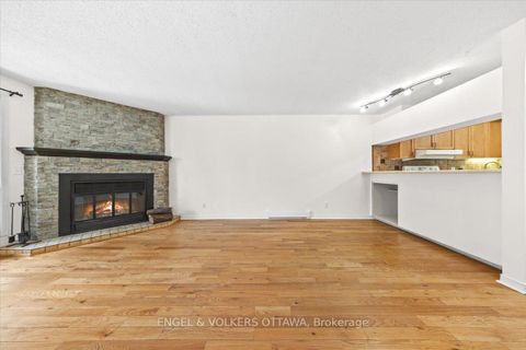 Photo 11 at A - 6748 Jeanne D'arc Boulevard N, Convent Glen North, Orleans